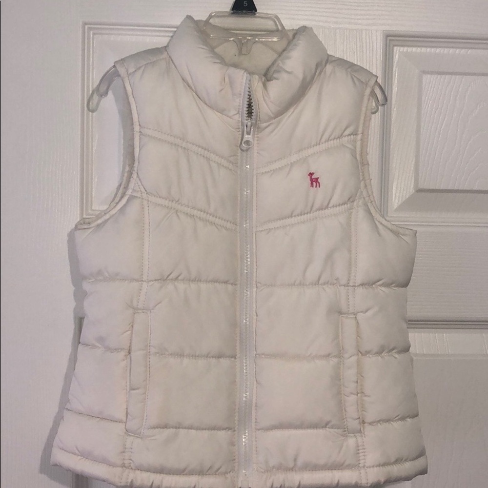 Old Navy White Kids Size S 6 / 7 White Fleece Vest